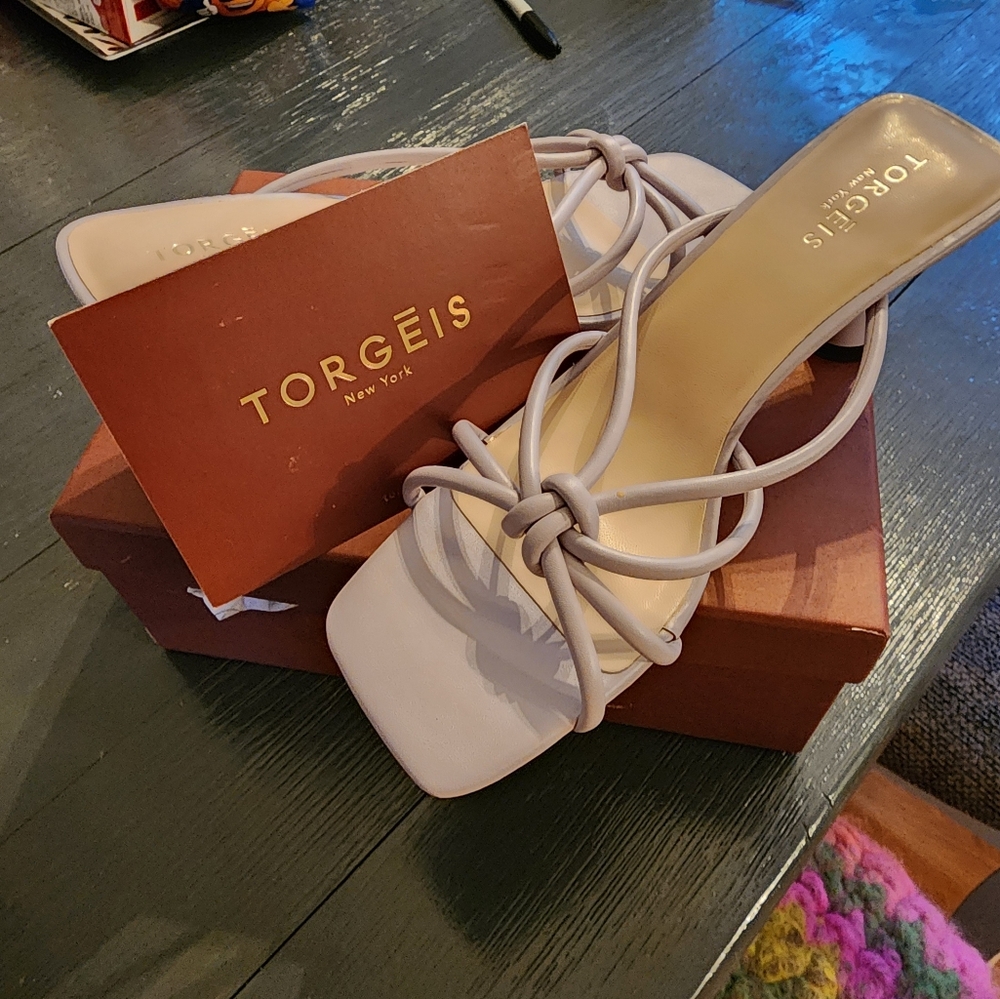 Gorgeous Torgeis Leather Sandal-Lavendar